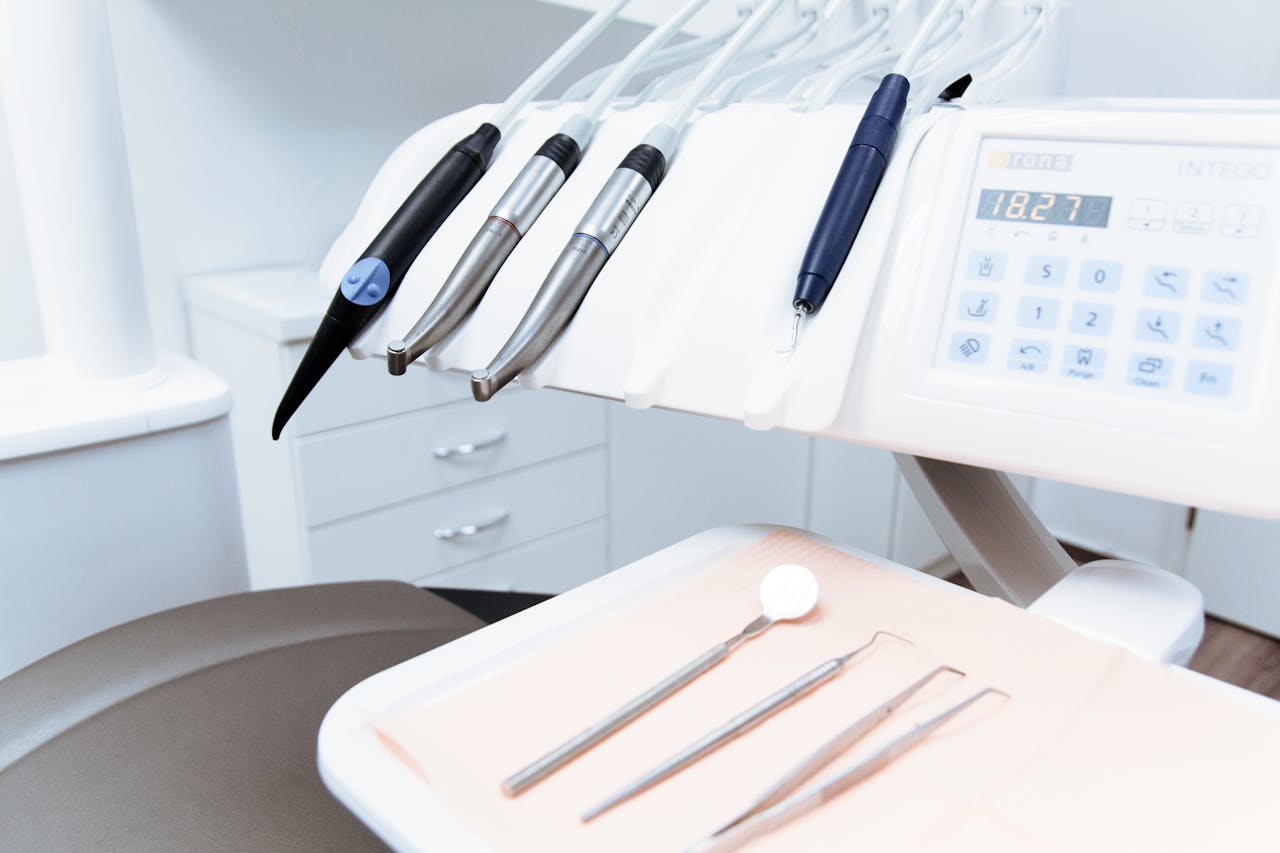 hero-img Clean and professional dental office setup with tools ready for patient treatment.